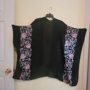 Kimono-style embroidered outer wrap